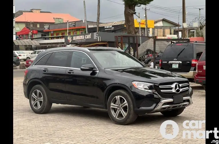 Foreign used 2019 Mercedes Benz GLC300 (Full option)