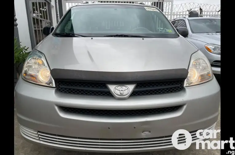 2005 Foreign-used Toyota Sienna LE