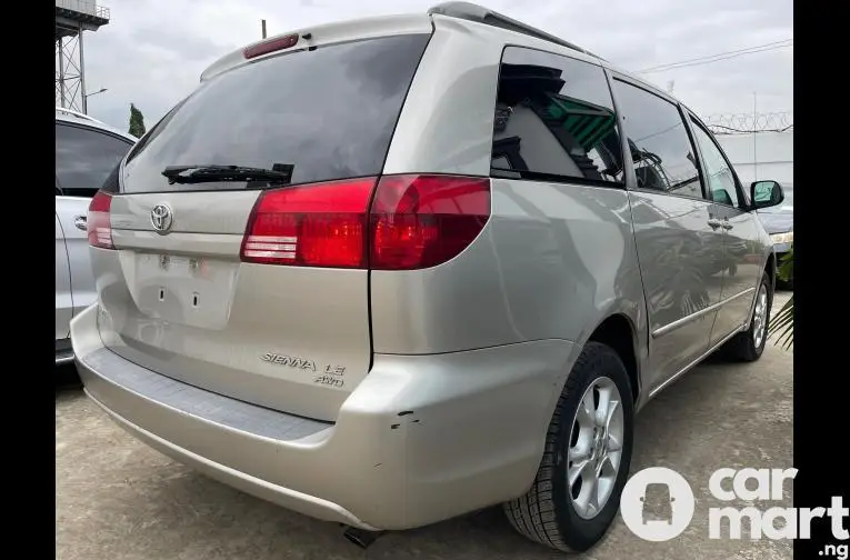 2005 Foreign-used Toyota Sienna LE