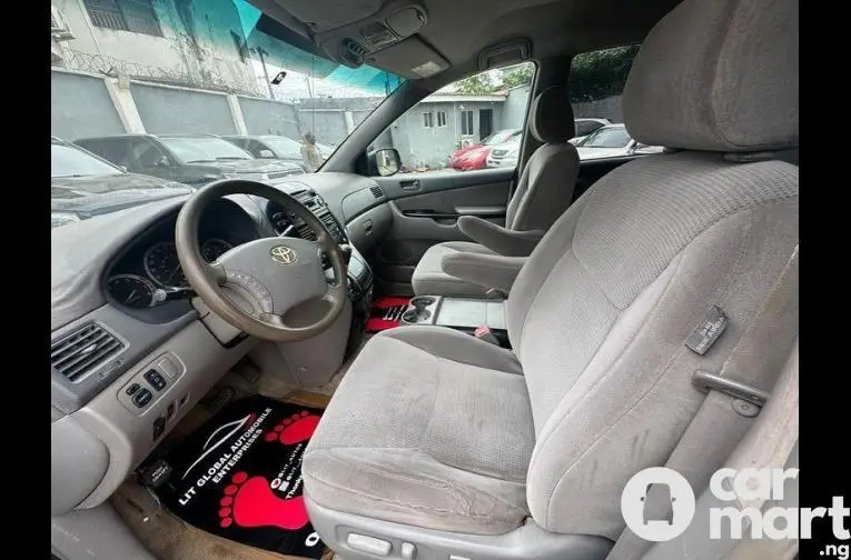 Pre-owned 2005 Toyota Sienna