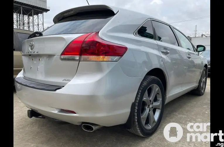 2010 Foreign-used Toyota Venza XLE