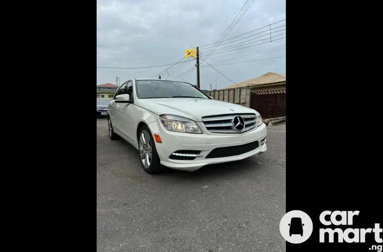 2011 Mercedes Benz C300 Luxury Premium