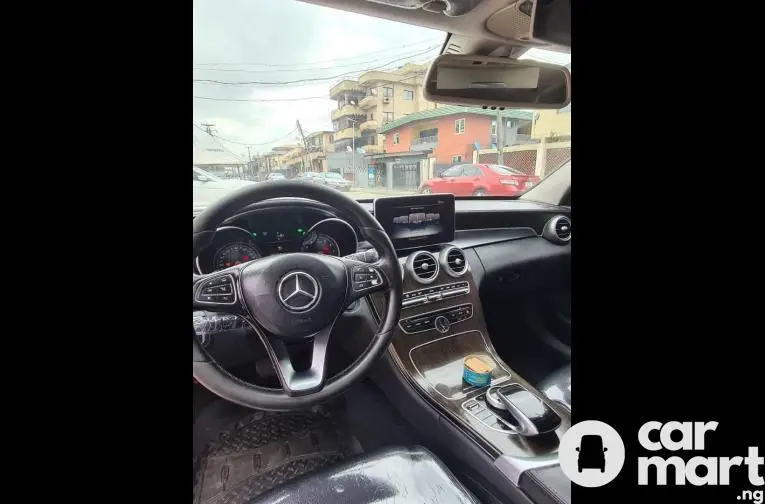 Few months registered 2015 Mercedes-Benz C300 4MATIC (full option)