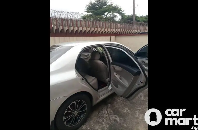 Neat Nigerian used 2013 Toyota Corolla