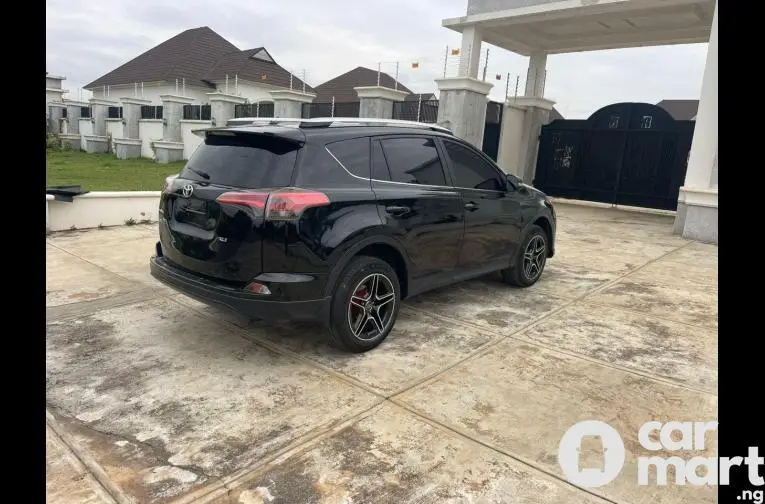 CLEAN 2017 UPGRADED TOYOTA RAV4