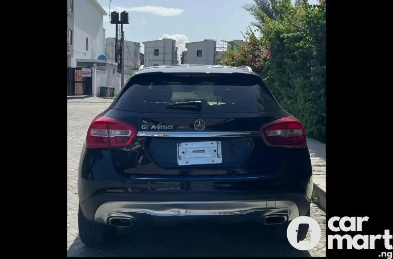 Pre-Owned 2015 Mercedes Benz GLA250