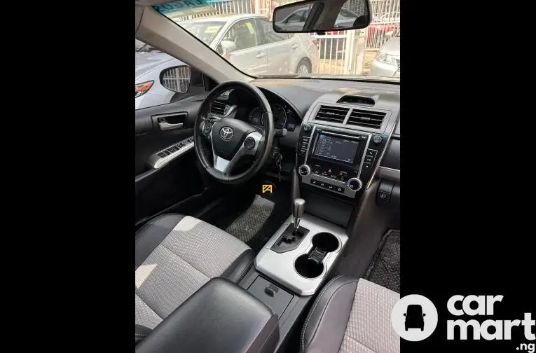 2012/13 Toyota Camry SE