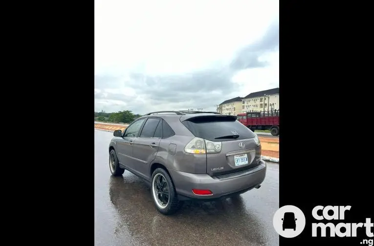 Extremely Sound and clean First Body Lexus Rx330