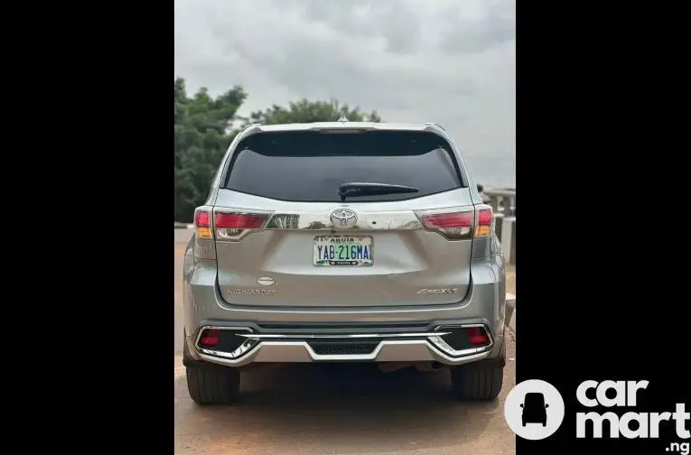 Registered 2016 TOYOTA HIGHLANDER XLE