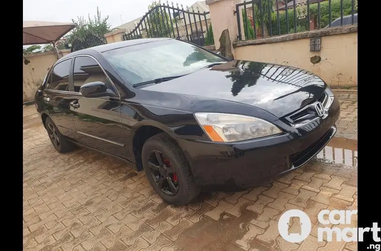 Neatly used Honda Accord 2004