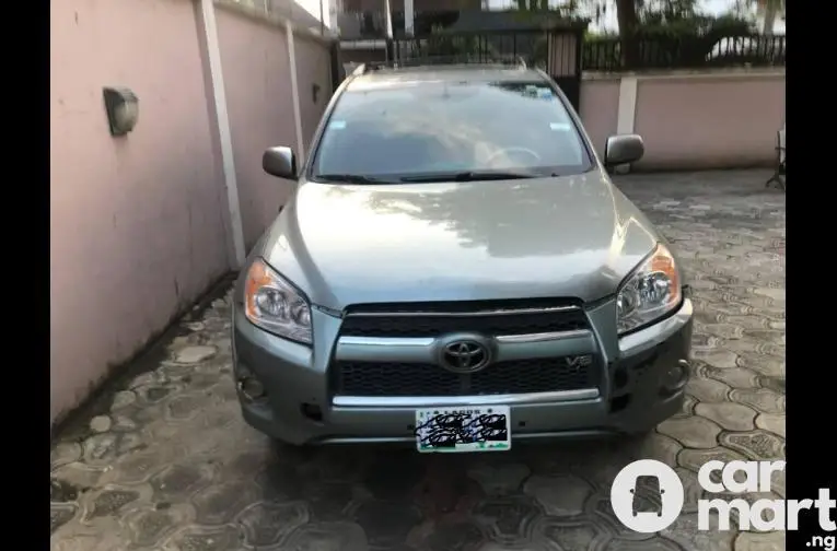 Clean and sharp Toyota Rav4 2006