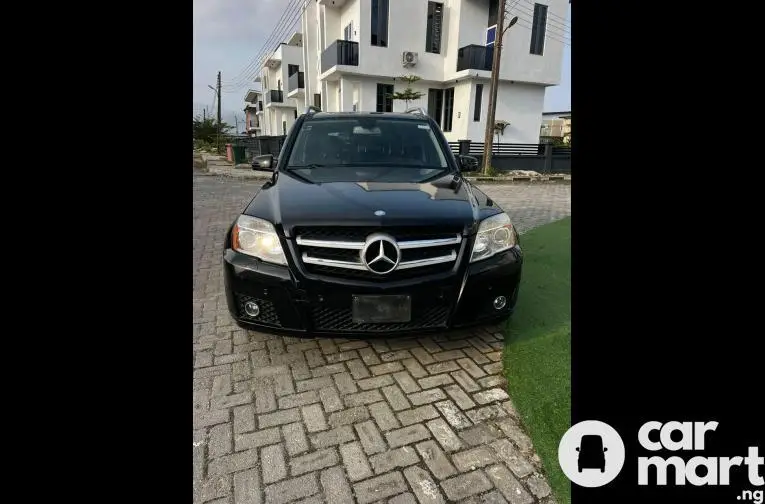 Pre-Owned 2010 Mercedes Benz GLK350