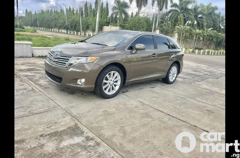 SUPER CLEAN 2010 TOYOTA VENZA