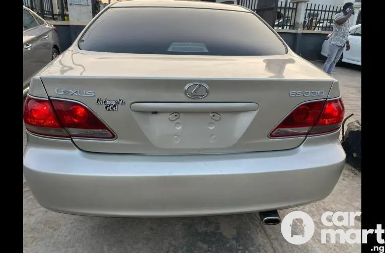 Registered Lexus ES330 2004