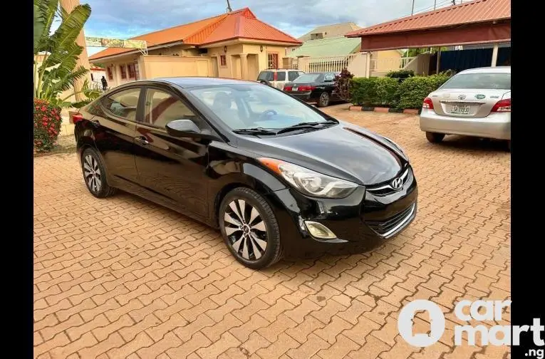 2012 HYUNDAI ELANTRA