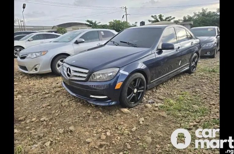 SUPER CLEAN 2010 MERCEDES BENZ C300