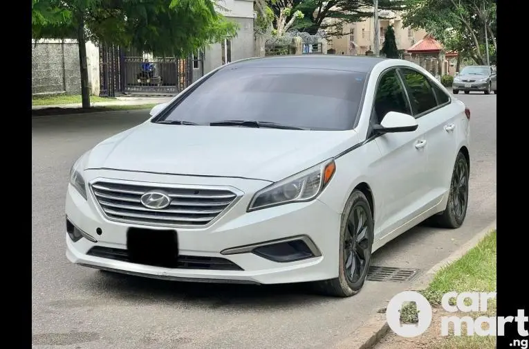 SUPER CLEAN 2016 HYUNDAI SONATA - 1