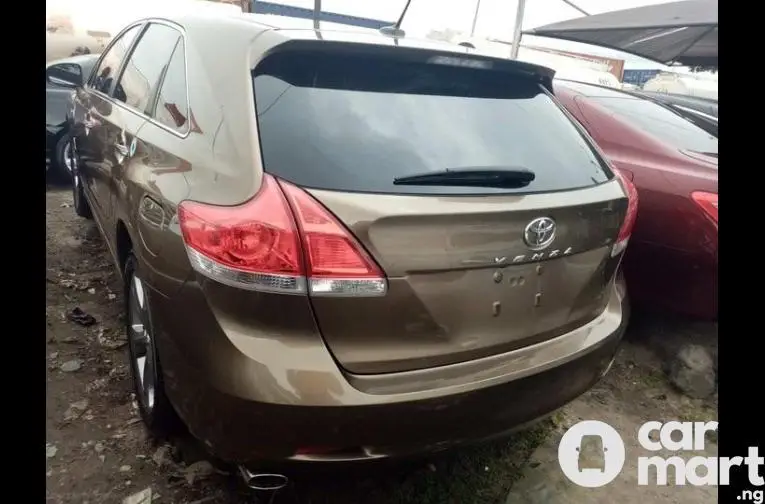 Foreign Used 2011 Toyota VENZA