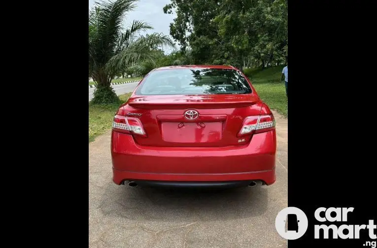 Used Toyota Camry SE 2010