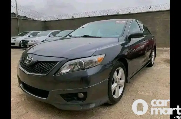 Sound and clean 2010 Toyota Camry SE