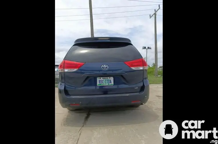 2011 Toyota Camry Sienna