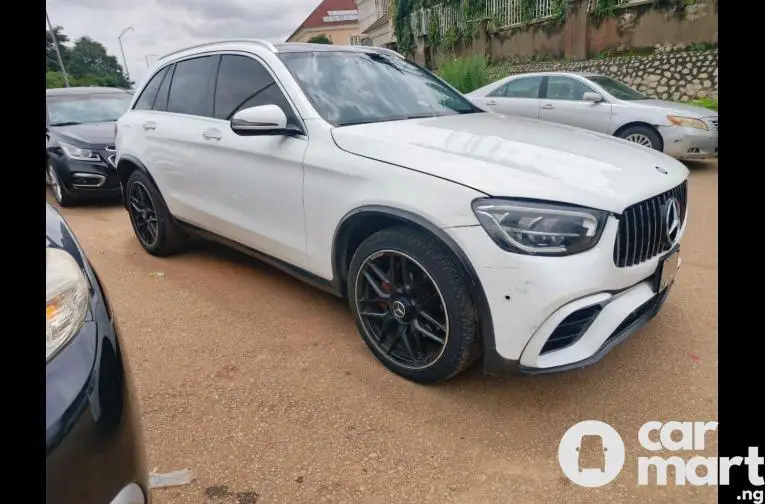 2016 MERCEDES BENZ GLC300 AMG TRIM