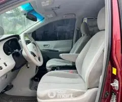 Foreign used 2011 Toyota Sienna le