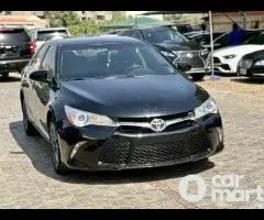 Foreign standard 2016 Toyota Camry SE