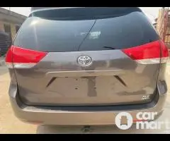 Toyota Sienna XLE 2013 AWD Foreign used Accident free
